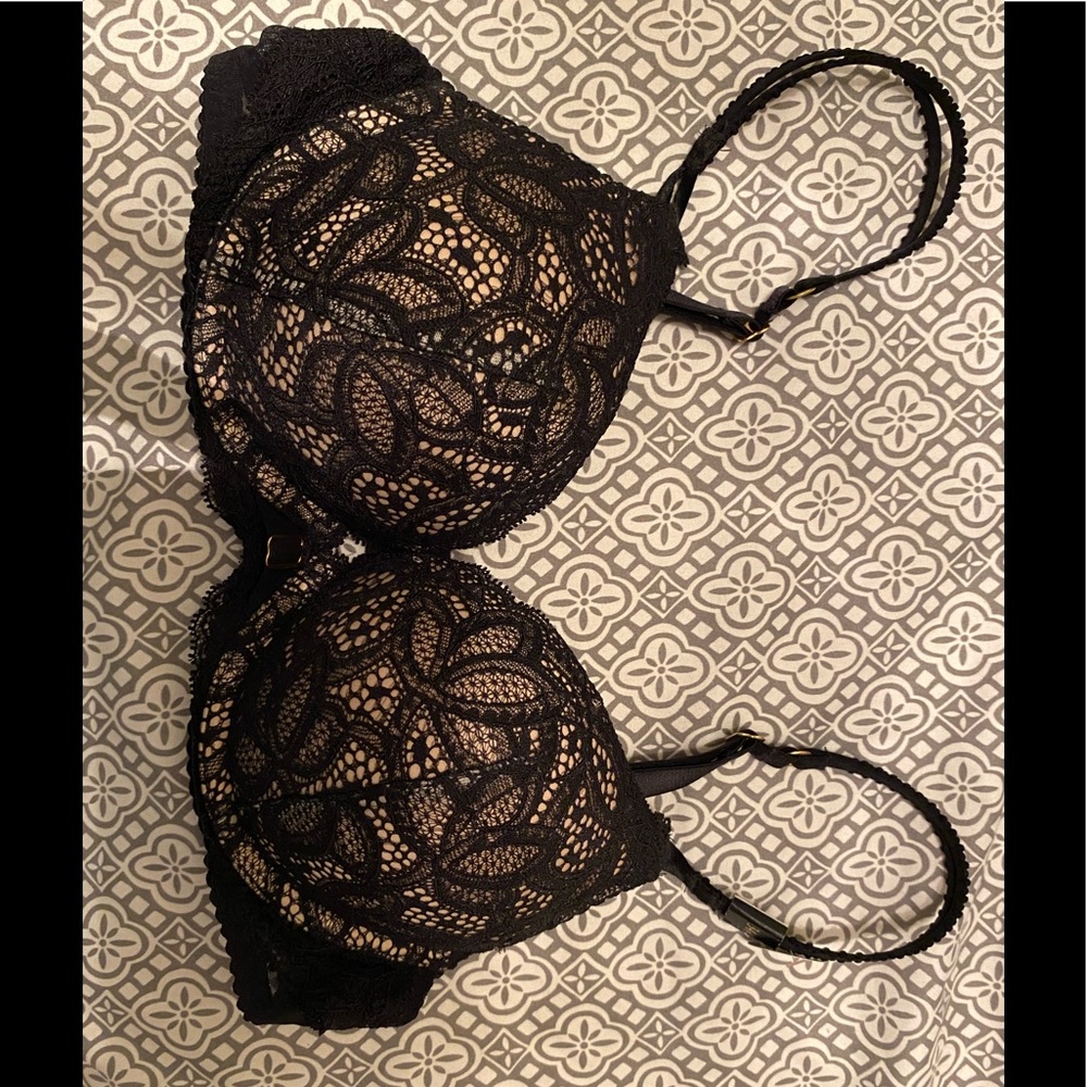 Victoria’s Secret bombshell bra